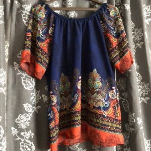 🦋$5/$25 Paisley top